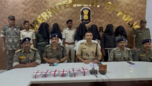Latehar: Six criminals arrested with weapons and extortion money before they could carry out an incident