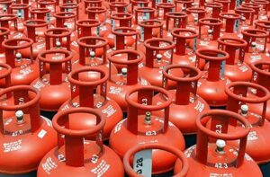 LPG Connection: केंद्र सरकार ने उज्जवला योजना का किया विस्तार, 25 लाख लोगों को फ्री में मिलेगा एलपीजी कनेक्शन