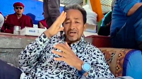 लेह हिंसा के बाद सोनम वांगचुक गिरफ्तार, छठी अनुसूची की मांग को लेकर प्रदर्शन कर रहे थे
