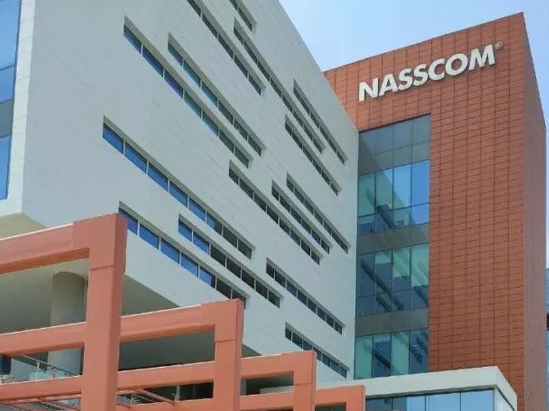H-1B वीजा फीस 2025, NASSCOM H1B प्रतिक्रिया, भारतीय आईटी कंपनियां वीजा नीति, ग्लोबल कैपेबिलिटी सेंटर्स भारत, H-1B fee hike impact on India, Indian tech industry news, निर्मला सीतारमण जीसीसी, India US H1B policy 2025, Visa fee hike NASSCOM analysis, CP Gurnani on H1B visa changes