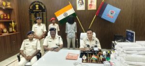 साथ कार चालक गिरफ्तार
