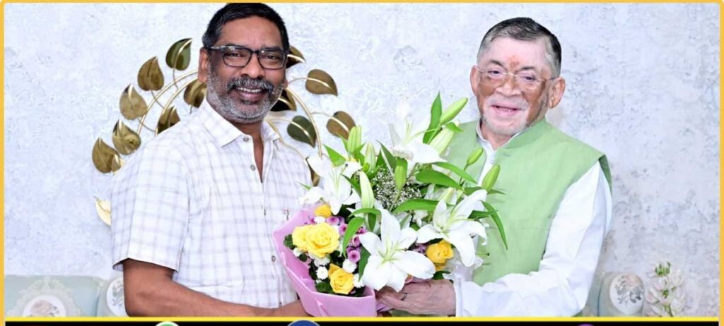 राज्यपाल संतोष कुमार गंगवार ने मुख्यमंत्री हेमंत सोरेन को पुत्र के विवाह उपरांत “आशीर्वाद समारोह” में शामिल होने का दिया आमंत्रण