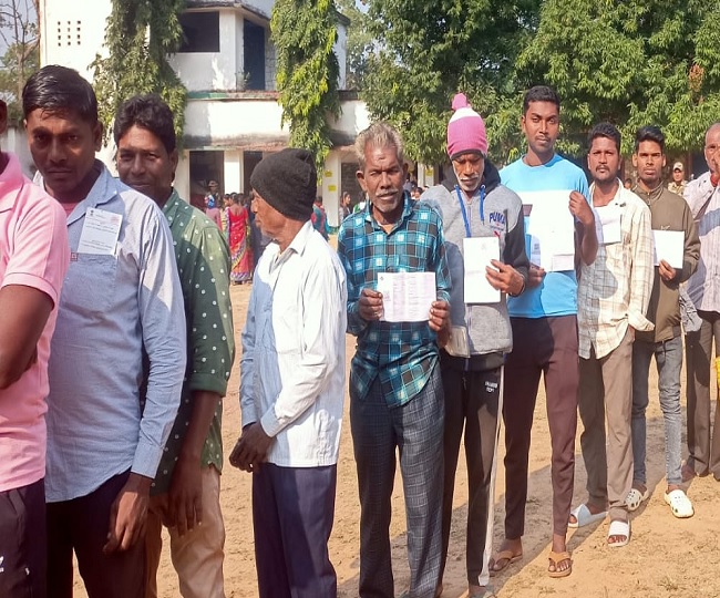 Ghatshila By-Election 2025 Voting update : घाटशिला में हुई बंपर वोटिंग, कुल 73.88 प्रतिशत मतदान