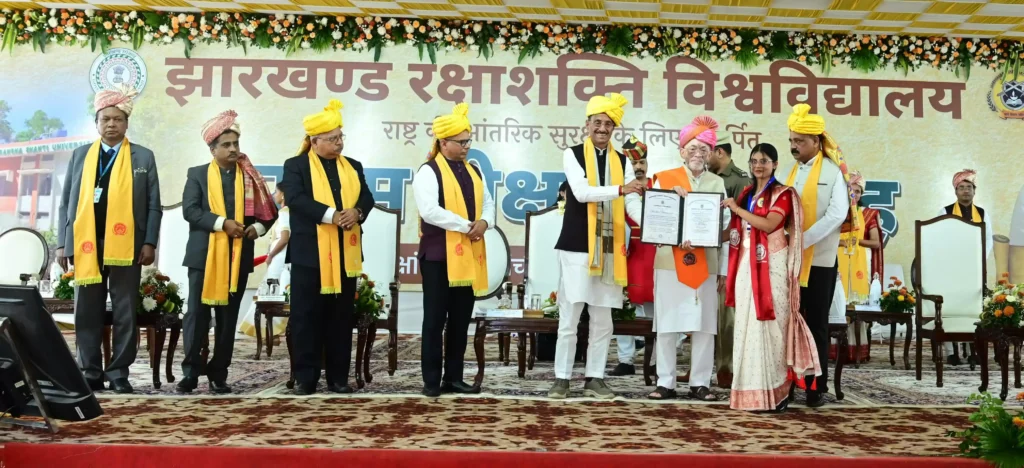झारखंड रक्षा शक्ति विश्वविद्यालय का पहला दीक्षांत समारोह: राज्यपाल ने 21 विद्यार्थियों को प्रदान किए गोल्ड मेडल