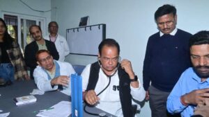 झारखंड स्वास्थ्य मंत्री इरफान अंसारी ने RIMS OPD में खुद बैठकर किया मरीजों का इलाज, प्राइवेट प्रैक्टिस करने वाले डॉक्टर्स को दी सख्त चेतावनी