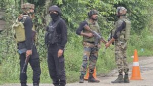 जम्मू-कश्मीर में सड़क किनारे मिला आईईडी, सुरक्षाबलों ने साजिश नाकाम की; दिल्ली में लाल किले-चांदनी चौक पर सुरक्षा बढ़ी