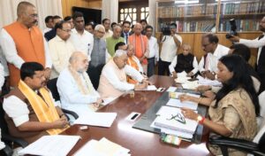 नीतीश कुमार समेत NDA के पांच उम्मीदवारों ने राज्यसभा के लिए भरा नामांकन, पटना पहुंचे अमित शाह